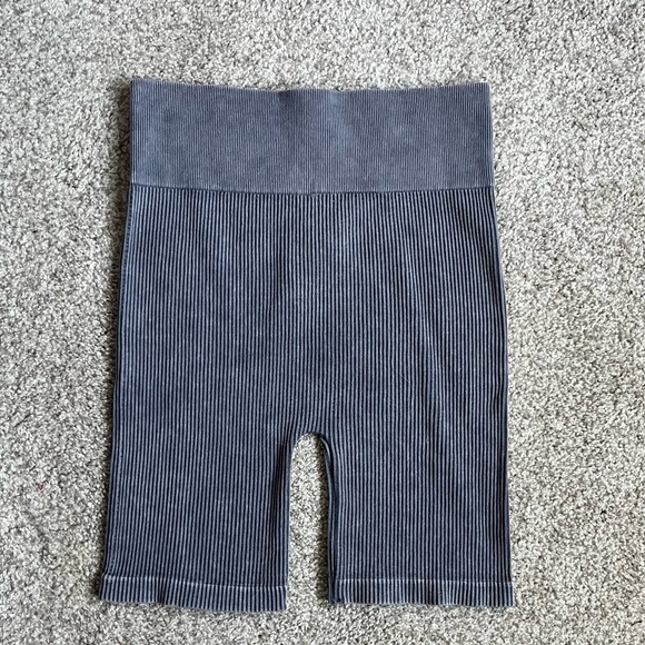Aura Grey Ribbed Shorts - Picture 3 of 3